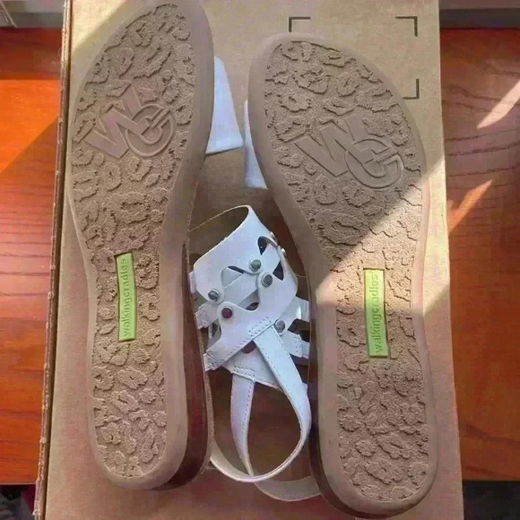 Walking Cradles Corbin White perforated Sandals 8.5 New - Picture 7 of 7